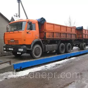 С железобетонной грузоприемной платформой С железобетонной грузоприемной платформой